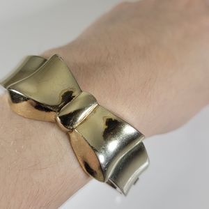 🥑 Golden Bow Bracelet